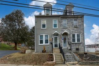 Rare City Home w/ Backyard Fire-pit & Hot tub - Lancaster - 2