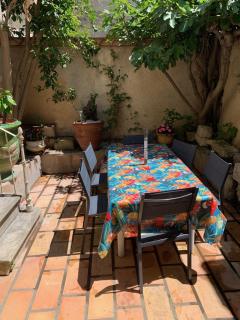 La maison sur la place dans Aigues Mortes - 9
