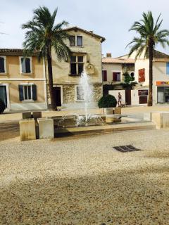 La maison sur la place dans Aigues Mortes - 0