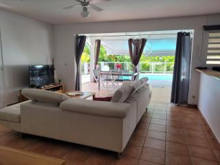 VILLA STE MARTHE avec piscine, grande terrasse, jardin intime et citerne d'eau - 6