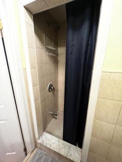 Adas Guesthouse - Toronto - 2