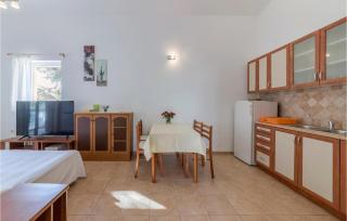 1 Bedroom Amazing Apartment In Vodnjan - Vodnjan - 8