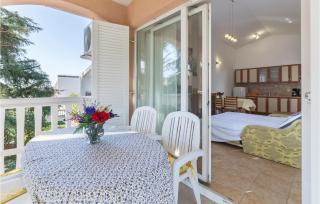 1 Bedroom Amazing Apartment In Vodnjan - Vodnjan - 2