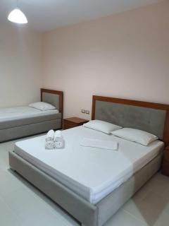 Victoria Studio Llaman - 1