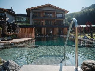 Wellness und Brunch Hotel MorgenZeit beheizter Naturpool mit Sandstrand Genuss Frühstück bis 13 Uhr Hochkönig Sommercard - Maria Alm am Steinernen Meer - 0