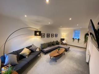 Spacious City Centre Property - 0