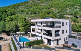Stunning Apartment In Baska Voda - Baška Voda - 0