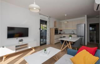 Stunning Apartment In Baska Voda - Baška Voda - 4