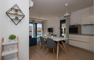 Stunning Apartment In Baska Voda - 8