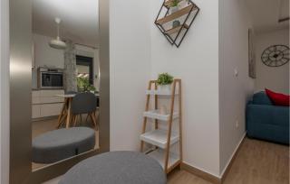 Stunning Apartment In Baska Voda - 4