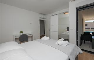 Stunning Apartment In Baska Voda - Baška Voda - 1
