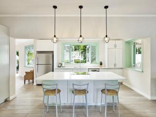 Southwinds Villa is a three bedroom beach front property with a beautiful big in - Saint Peter - 6
