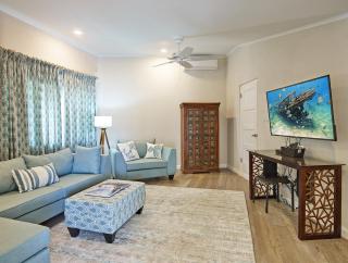 Southwinds Villa is a three bedroom beach front property with a beautiful big in - Saint Peter - 5