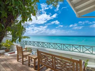 Southwinds Villa is a three bedroom beach front property with a beautiful big in - Saint Peter - 1