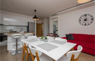 Amazing Apartment In Baska Voda - 6