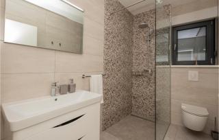 Stunning Apartment In Baska Voda - Baška Voda - 6