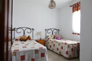 Chalet con piscina, amplio jardin y aire acondicionado - Chiclana de la Frontera - 4