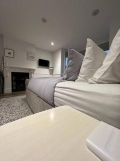 The House - Southampton - 4