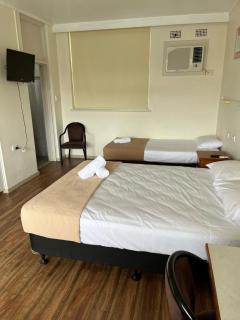 Crown Hotel Motel - 4