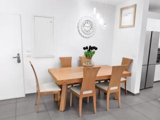 Beach Suite Israel- Private Jacuzzi Garden Suite & Gym, 3 Min Walk To Beach ביץ סוייט ישראל- ג'קוזי פרטי בגינה 3 דקות הליכה לים וחדר כושר - Ashkelon - 1