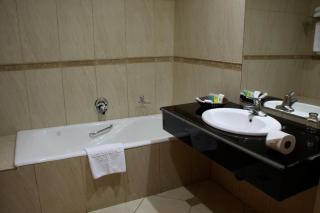 Crossroads Hotel - 8