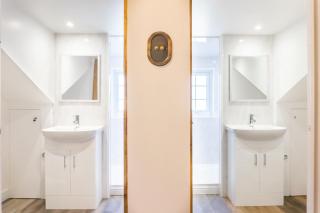 Gloucester-Modernised 4 Bedroom Cottage-Sleeps 8-Free Parking-Fast Wi-Fi - Gloucester - 5