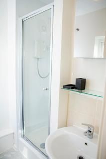 Cosy 3-Bed Home Close to City Centre (Parking) - 4