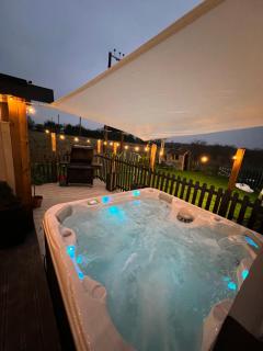 Stunning 5 Bedroom Victorian home with optional hot tub - 3