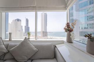 HiGuests - Exceptional Apt with Furnished Terrace By the Sea - Dubai - 9