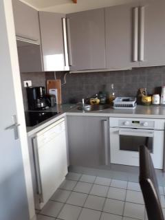 APPARTEMENT AU CALME AVEC PISCINE ET PARKING dans résidence securisée - 5