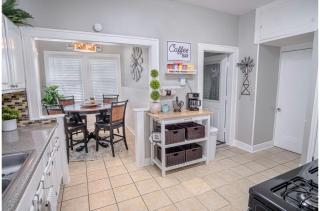 Stunning 3 BR Home Near DT Alamodome - Riverwalk - San Antonio - 2