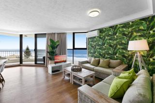 Spacious Beachfront 2-Bed with Stunning Oceanview - Gold Coast - 3