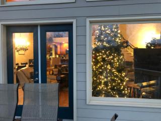 Lake views galore from balconies right on the lake and drought-proof deep water - 3