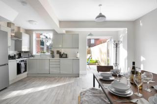 Spacious 3 Bed House, Netflix, Garden, Parking - 5