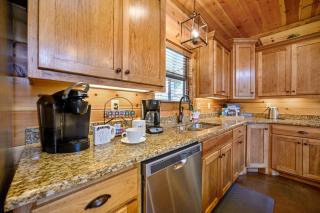 Blossom Belle Lodge Luxury cabin 4 Bedroom, 3.5 Bath sleeps 11 - Broken Bow - 4