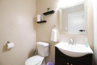Cozy Home - Self Check-In w/Spacious Deck - San Antonio - 4