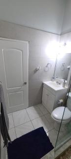 Cheerful 2 - Bedroom Townhouse with free parking in New Kingston - Kingston - 6