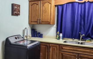 Cheerful 2 - Bedroom Townhouse with free parking in New Kingston - 5