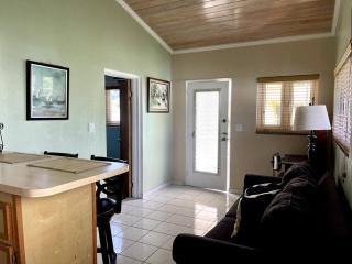 Dawson’s Hideaway - Nassau - 1