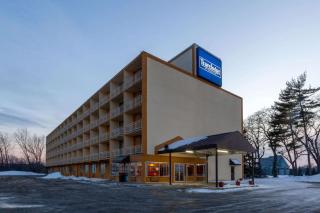 Travelodge by Wyndham Cleveland Airport - Brook Park - 9