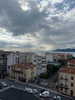 BAY - Cannes - 0