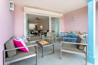 VILLA FLAMINGO, Beautiful 2 bedroom house - 1 min from the beach! - 3