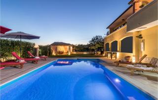 Beautiful Apartment In Svetvincenat - 7