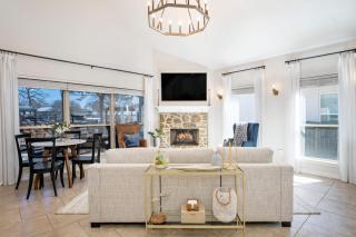 Luxury Lakefront Getaway - Mabank - 9