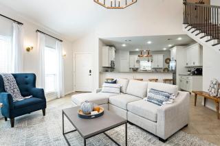 Luxury Lakefront Getaway - Mabank - 8