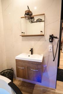 Capsule Japon - Jacuzzi - Netflix & Ecran Cinéma - Xbox - 2