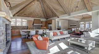 Luxury Mountain-Side Penthouse with Stunning Views - 8