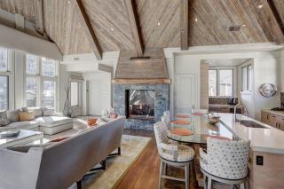 Luxury Mountain-Side Penthouse with Stunning Views - 5