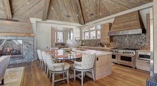 Luxury Mountain-Side Penthouse with Stunning Views - 4