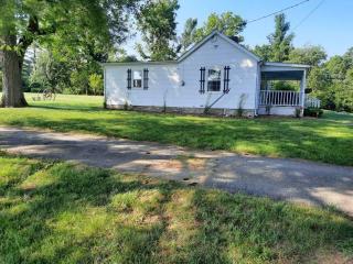 Charming Cottage on a City Farm! - Lexington - 9